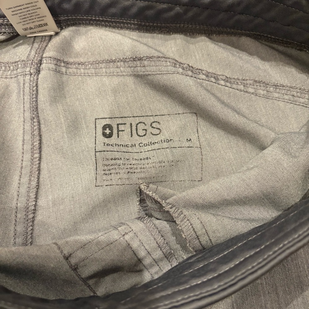 🏷️4 for $35 🏷️ Figs Kade Cargo Scrub Pants - Picture 2 of 3